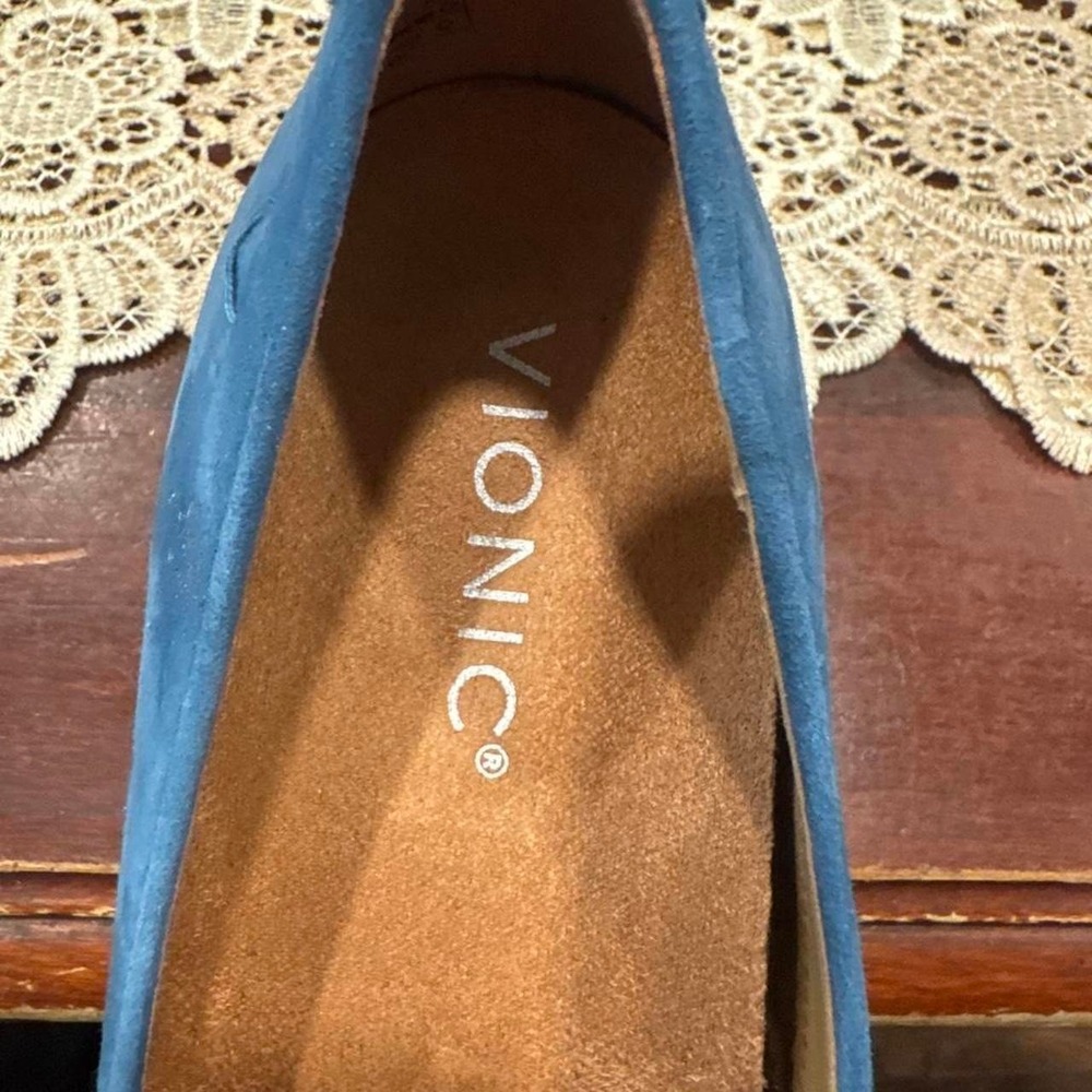 Vionic Willa II Woman's Leather Flats in Dark Teal / Ocean‎ Pacific Blue Suede - Picture 5 of 7